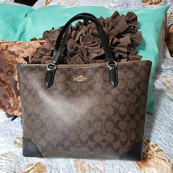 Coach Zip Tote in Signature Canvas - Picture 1 of 8
